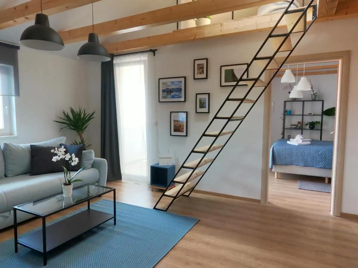 Gavan Apartment Cres 0*,
